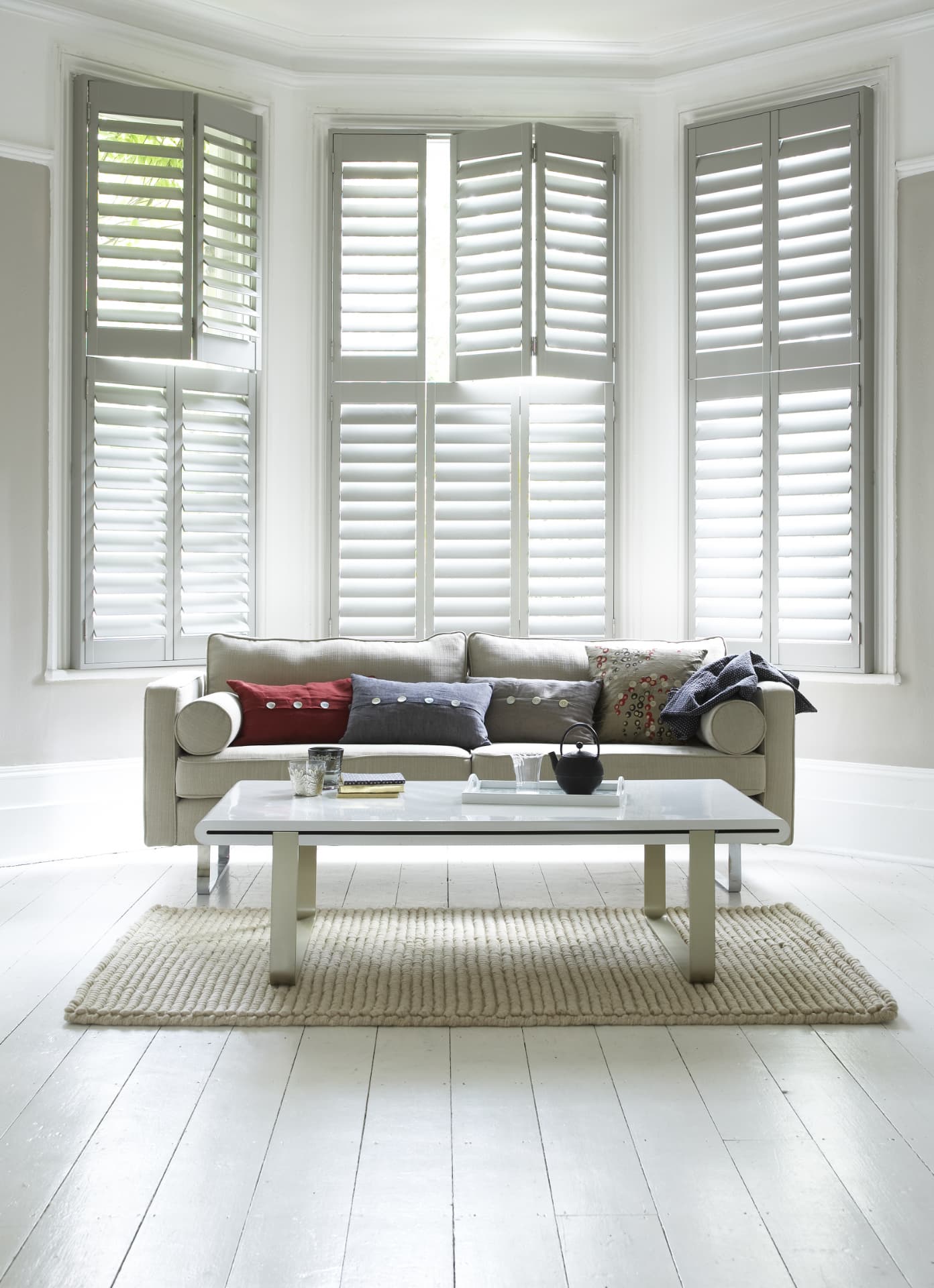 Tier-on-tier in a period lounge